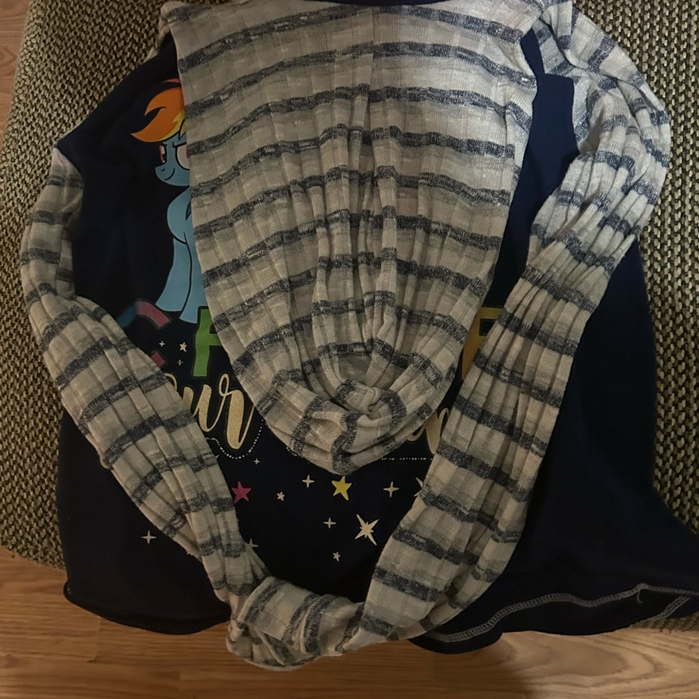 Shirt - Picture 3 of 6